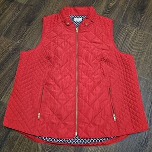 Crown & Ivy women's red quilted puffer vest in 2X is a classic mid-length